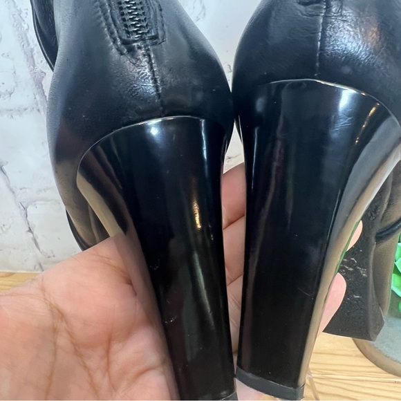 Stuart Weitzman Black Leather 3.5” Heels Sz 10 - Picture 4 of 8